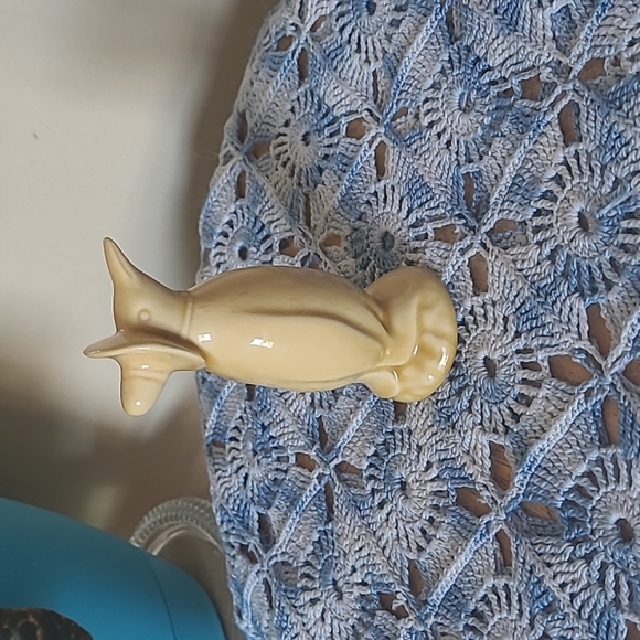 Canadiana Pottery Yellow Penguin - Picture 3 of 4